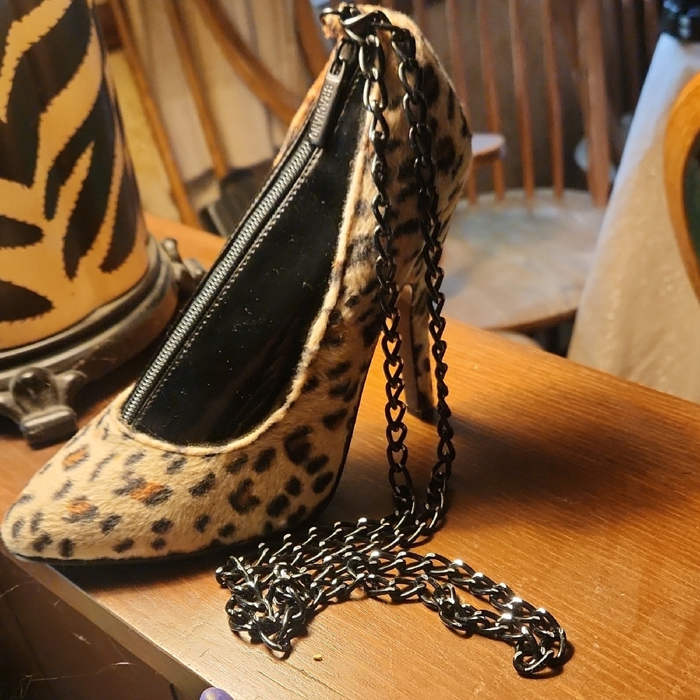 Braciano Leopard Print Heel-Shaped Crossbody Bag - Chic Animal Print